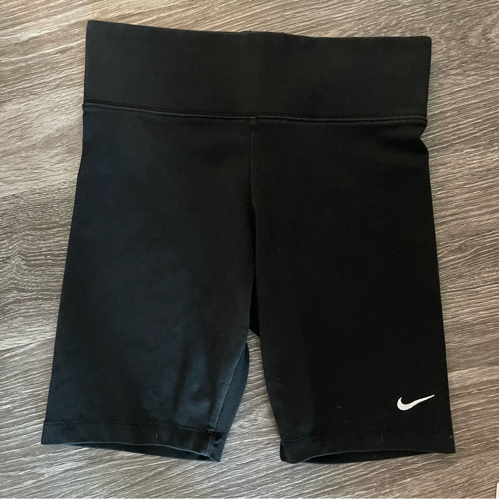 Women’s Nike High-Waist Biker Shorts Size Medium